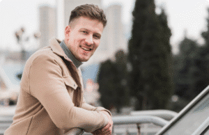 Pasimatymų patarimai vyrams: ko iš tiesų nori moterys? vyras pasiruošęs eiti į pasimatymą