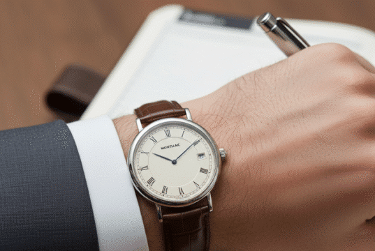 Kodėl kiekvienam vyrui reikalingas rankinis laikrodis rankinis laikrodis ant vyro rankos