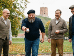 Pamirškite „geležies kilnojimą“: kodėl stabilumas ir jėga yra jūsų svarbiausias ilgaamžiškumo pamatas? pusamžiai vyrai žaidžia petankę