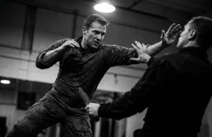 Krav Maga ir Systema: Kuri karinė savigynos sistema tinka Jums? krav maga treniruotės fragmentas