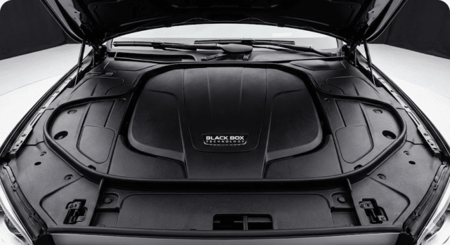 naujo automobilio variklio vaizdas atidarius kapotą naujo automobilio variklio vaizdas atidarius kapotą