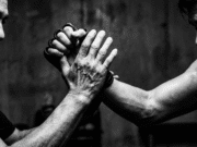 Wing Chun: Mirtina kova ankštose erdvėse. Išsami „lipnių rankų“ ir Yip Mano palikimo analizė wingchun kovos fragmentas